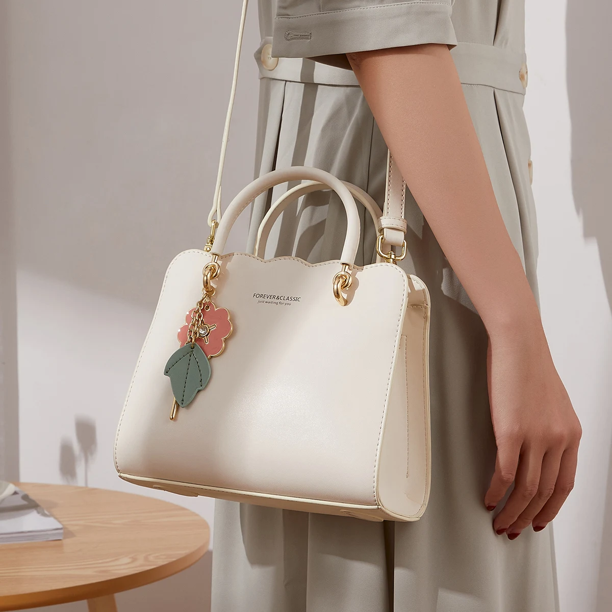 China Suppliers Girl Waterproof Pu Leather Transparent Pvc Women Bags Tote Beach Handbags Tote Bag 2018 New Shoulder Bags