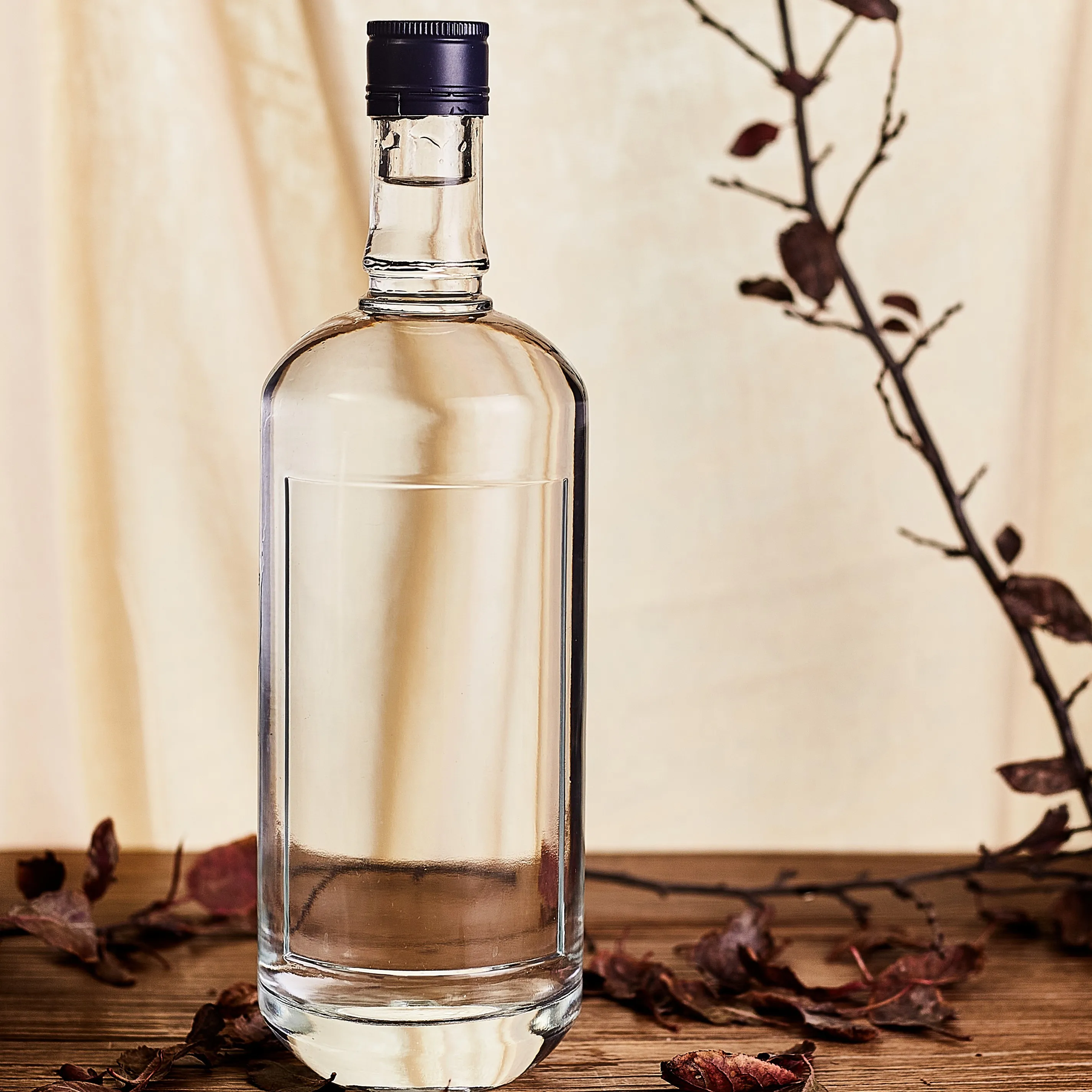 High quality 750ml alcoholic spirits glass bottle whiskey vodka gin rum transparent wine bottle