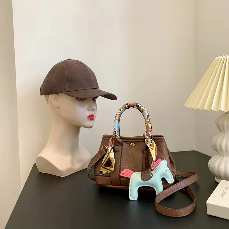 2022 Silk Scarf Dog Pendant lady purse hand bag ladies luxury new design tote bag for women luxury handbag for women