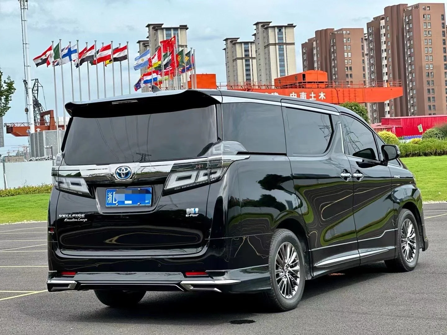 In Stock 2020 Toyota Vellfire twin-engine 2.5L HV Hybrid Electric Vehicle Used Cars Second Hand Car for sale