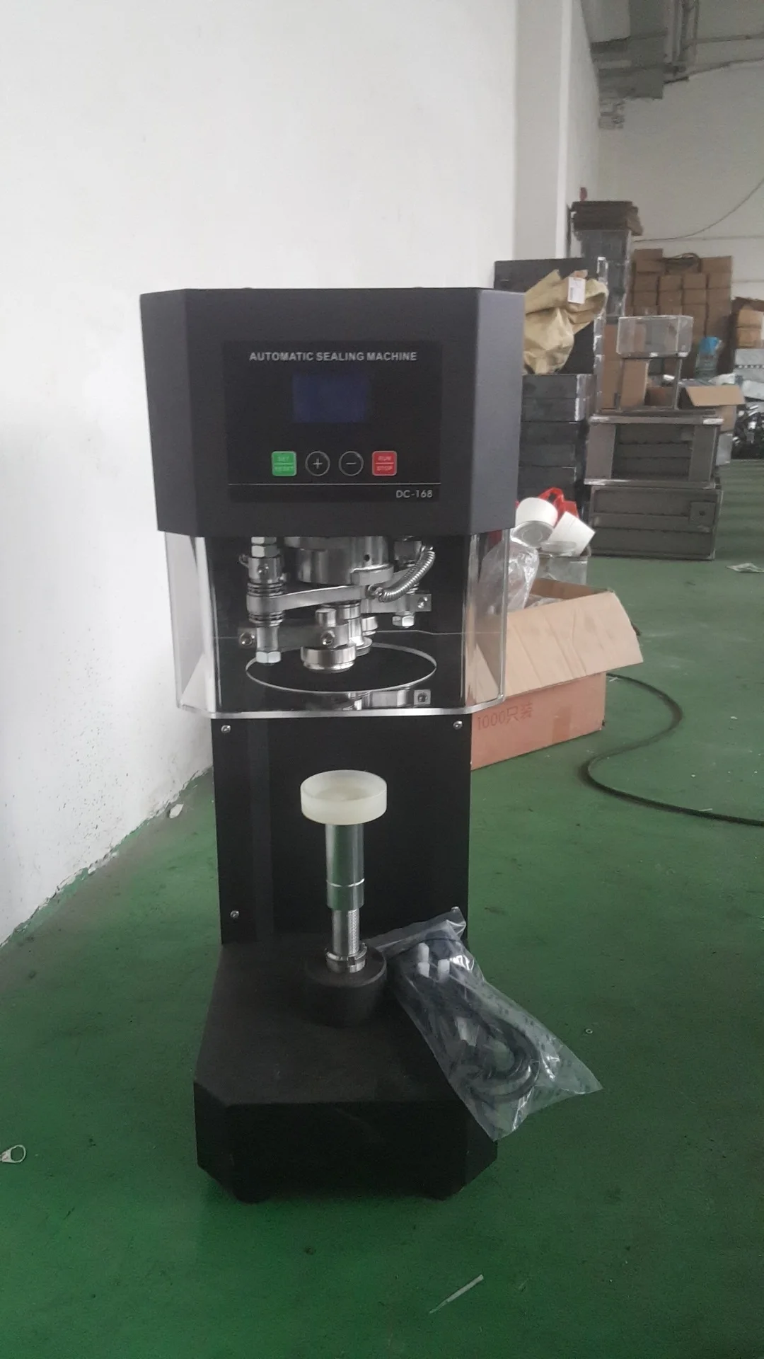 
JIMA Full-automatic beverage can seamer sealing machine,plastic seal machine for coffer bar juice bar juice shop 