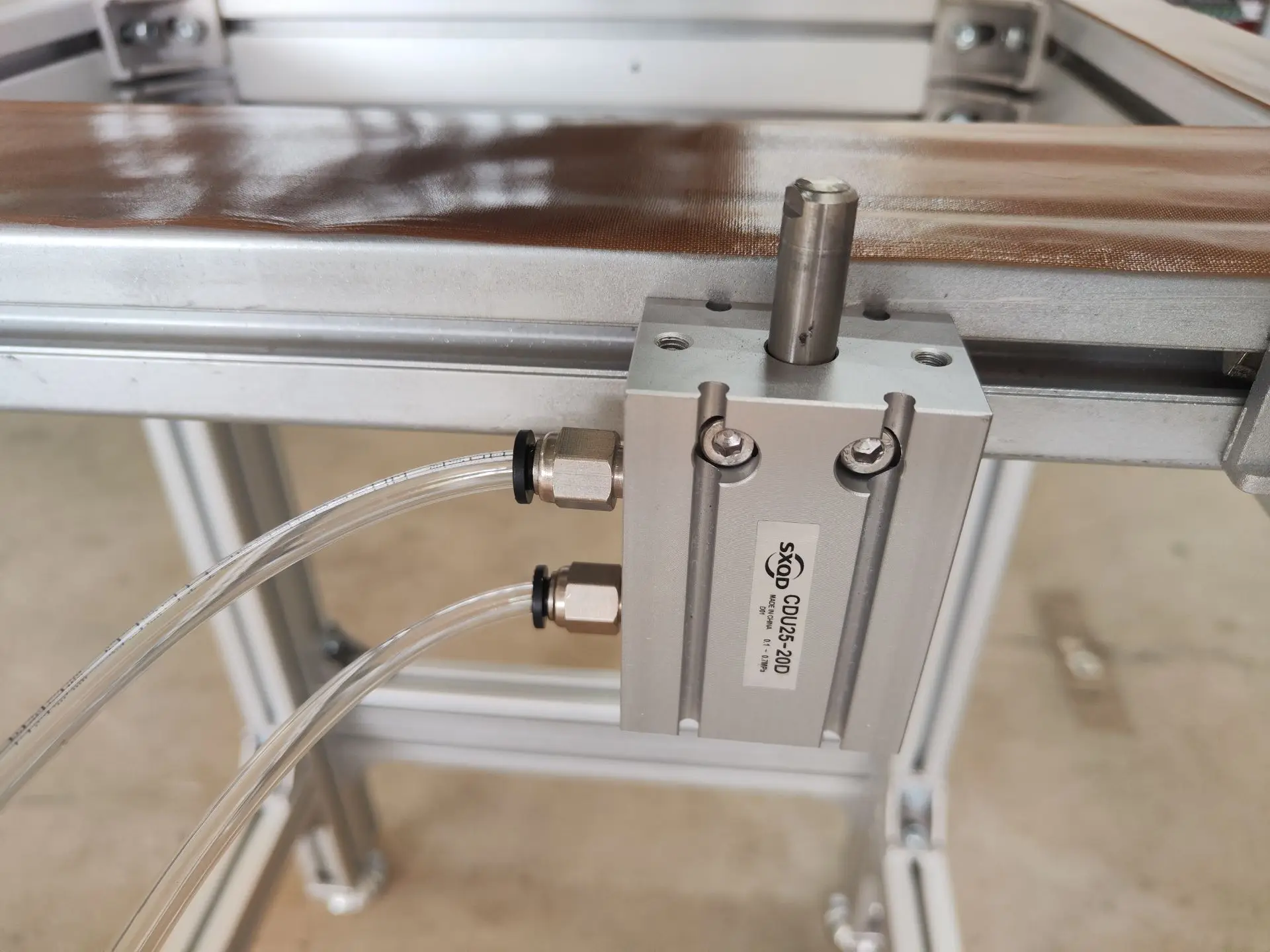 Frame Gluing Machine Making Solar Panels Silicon Gel Smoothly Glue  Aluminum for Semi Automatic Solar Panel Manufacturing Plant