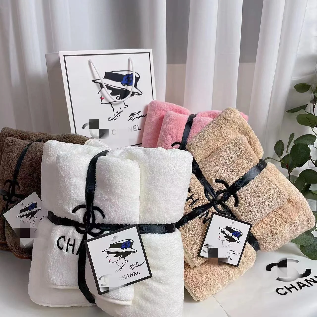 Абсорбирующее быстросохнущее полотенце из кораллового флиса с вышивкой и буквой D H размер 35*75 см