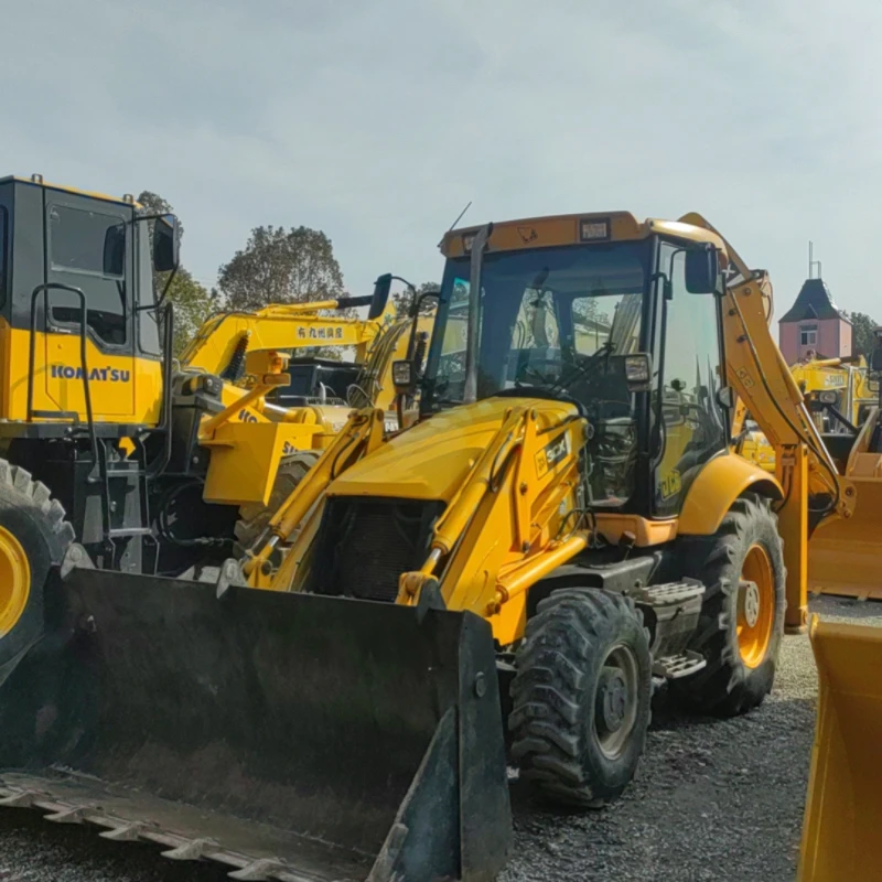 Поднимите свою игру с помощью высокопроизводительной загрузчика JCB 3CX.