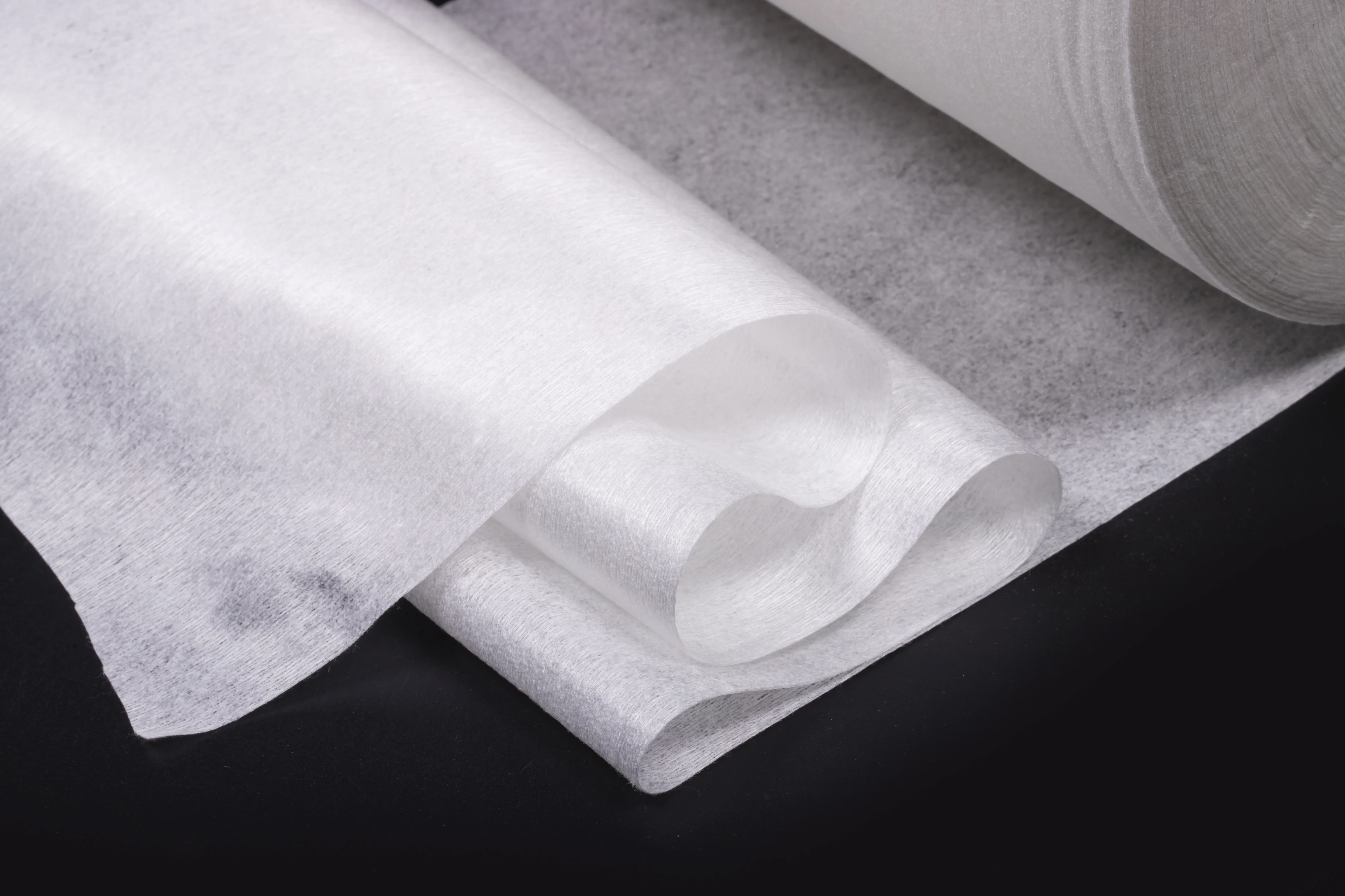 Polyester Non-Woven Fabric Roll Water Spunlace Non-Woven Fabric Wet Tissue Paper Material Soft Thin Surface Skincare
