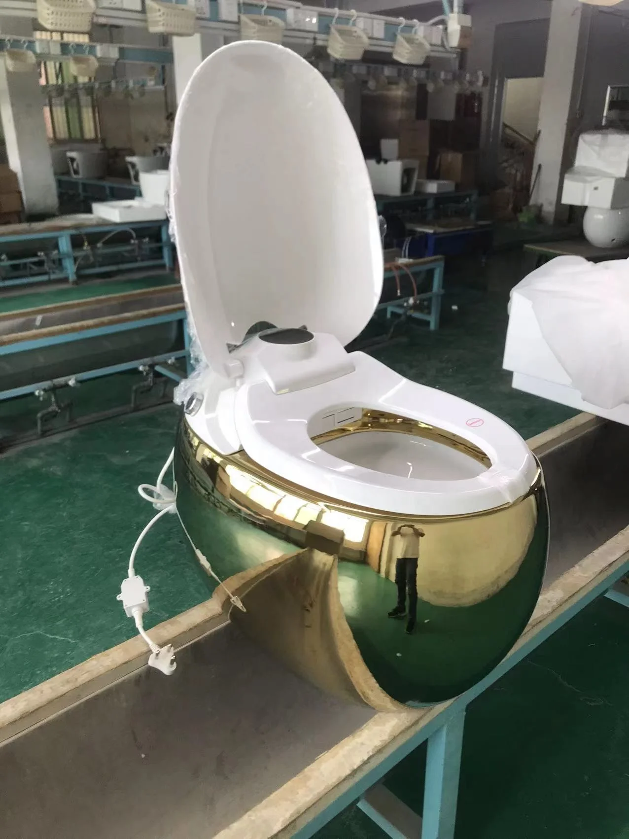 Gold color luxury new arrival egg shape wc sanitary ware intelligent toilet bowl bathroom one piece automatic smart toilet