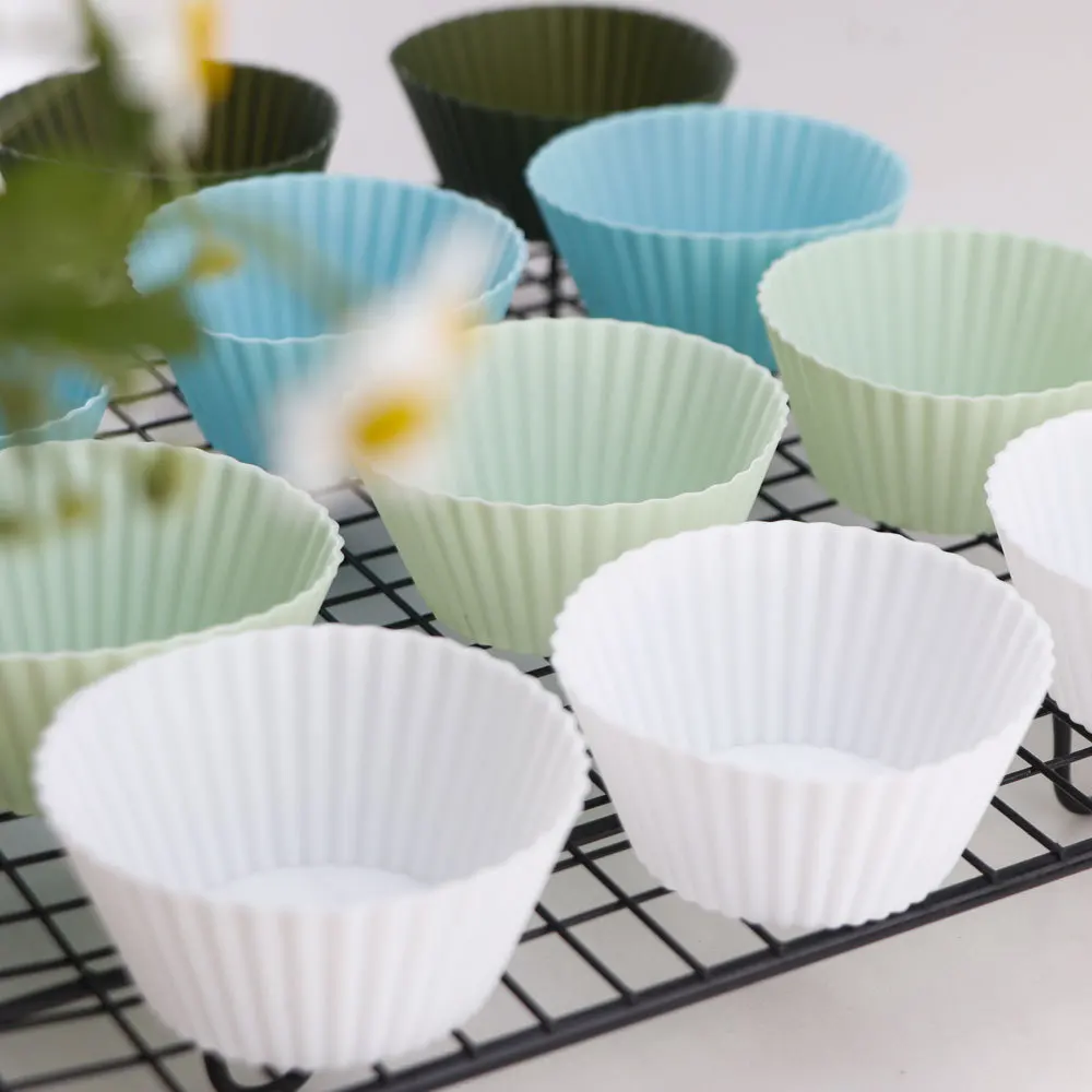 Fashion Heart Shape Muffin Mix Colors Cups Mould Set With Customized Logo Package