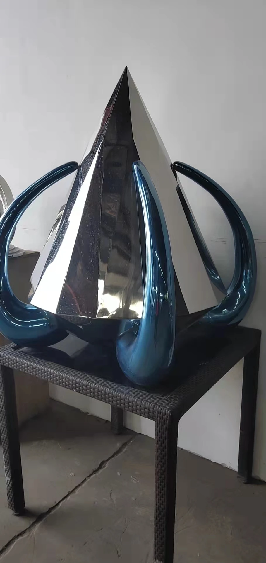 Modern art blue metal diamond home decoration garden statue shopping mall window display craft stainless steel sculpture