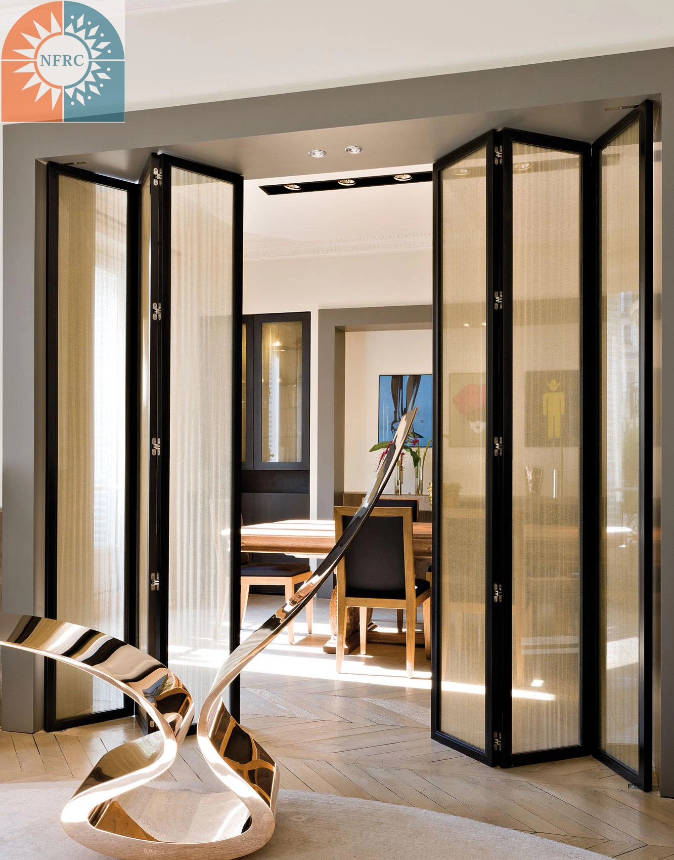 Многослойные наружные складные двери гармошкой для домов алюминиевые из закаленного