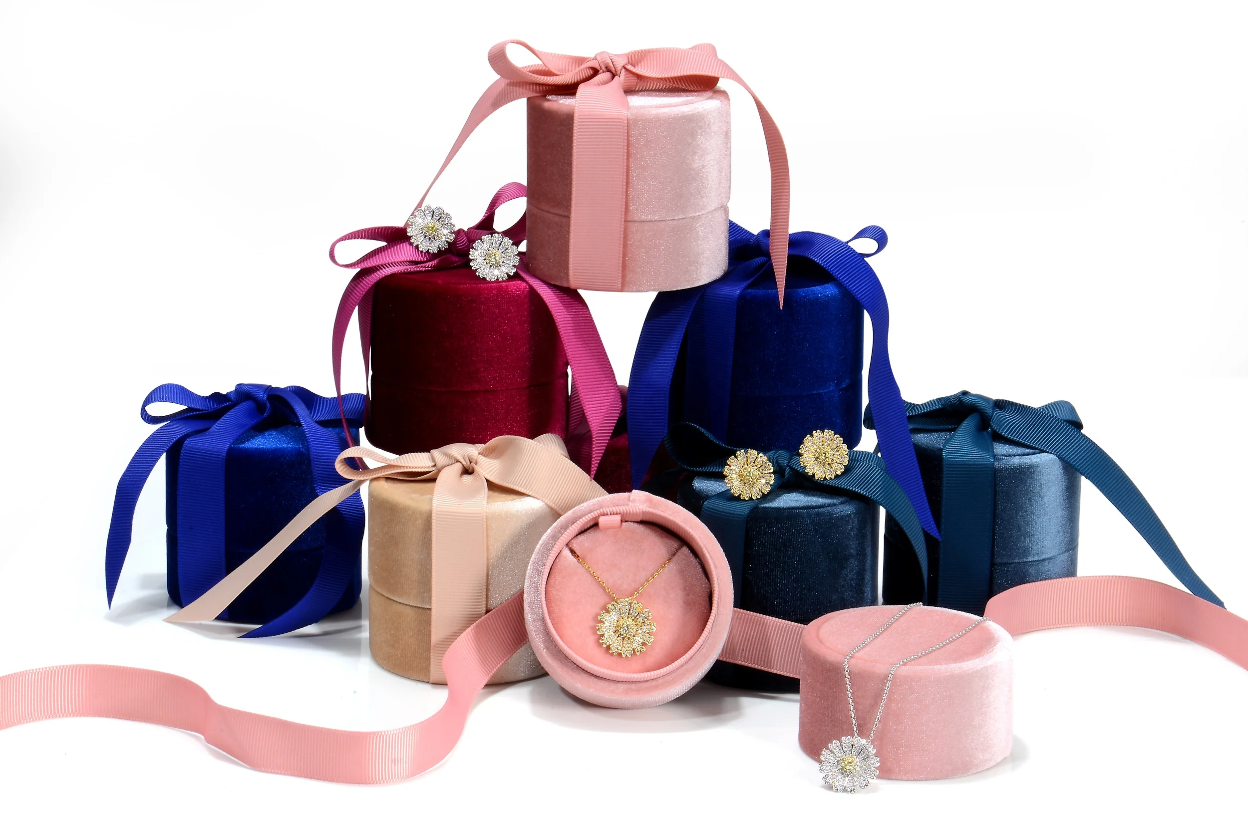 Pink romantic beautiful round gift jewelry box with same color ribbon