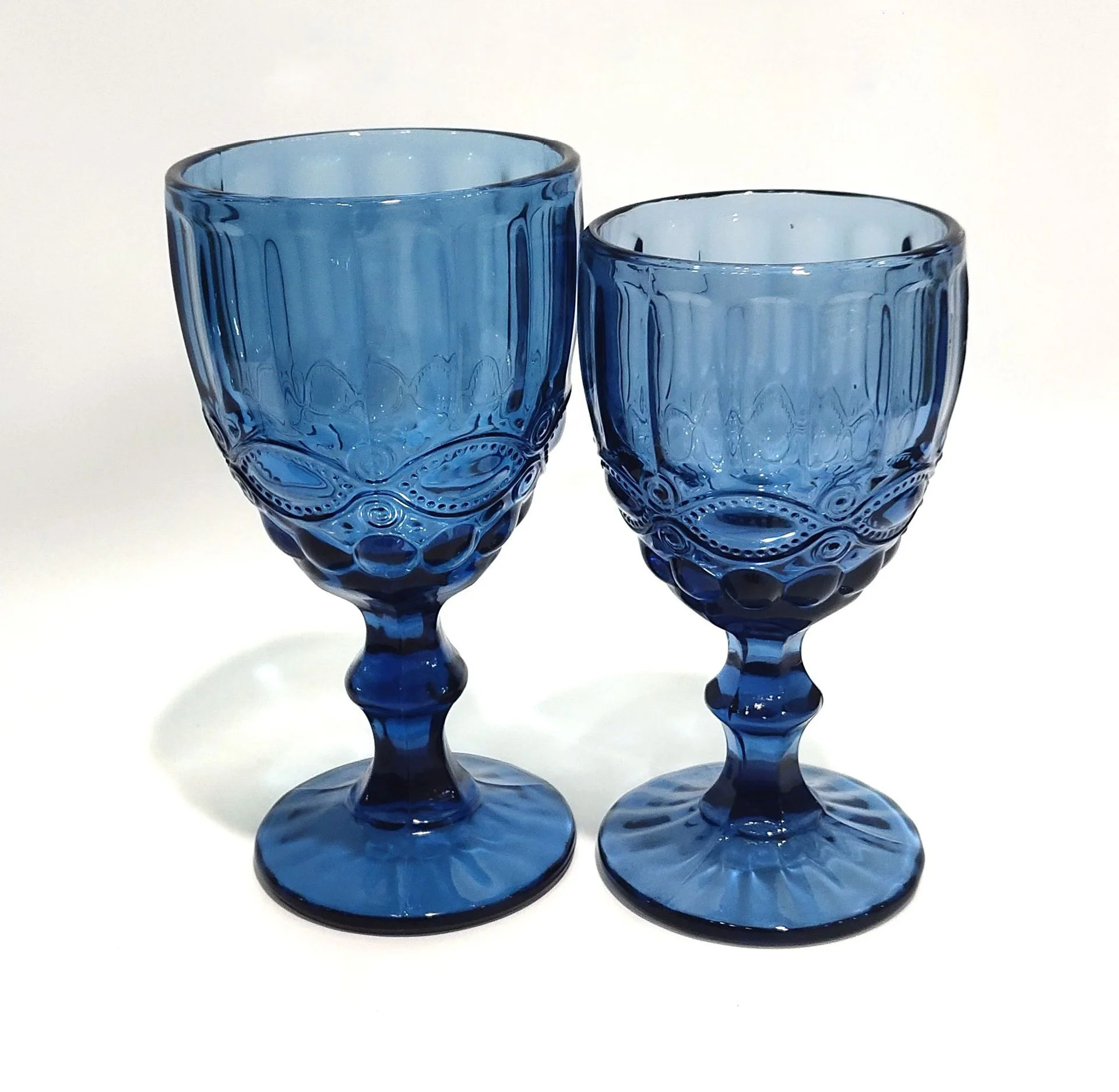 
Wholesale Vintage Embossed European Style Retro Champagne Juice Wine Glass Colored Glass Goblet 