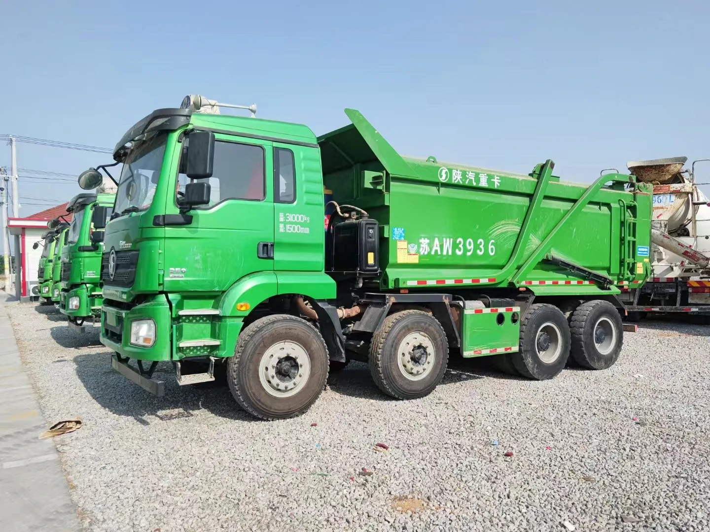 Hot sales in 2022 Shaanxi Automobile used dump truck Delong new M3000 350hp 6x4 Weichai 5.6m used city construction dump truck