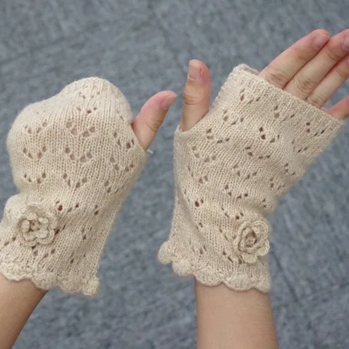 knitted mittens without finger decorated with bowknot and ornamental engraving
