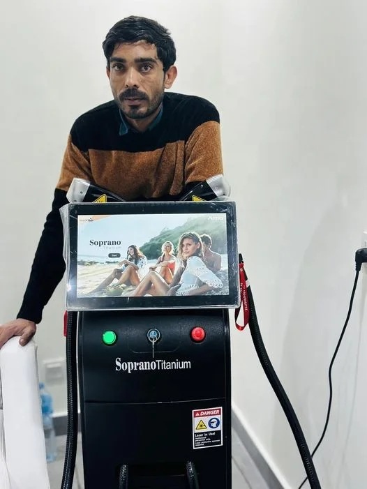 Stand Professional Laser Diode Hair Removal Machine Professional With 3 Wavelength 808 910 1064 for Hair Removal