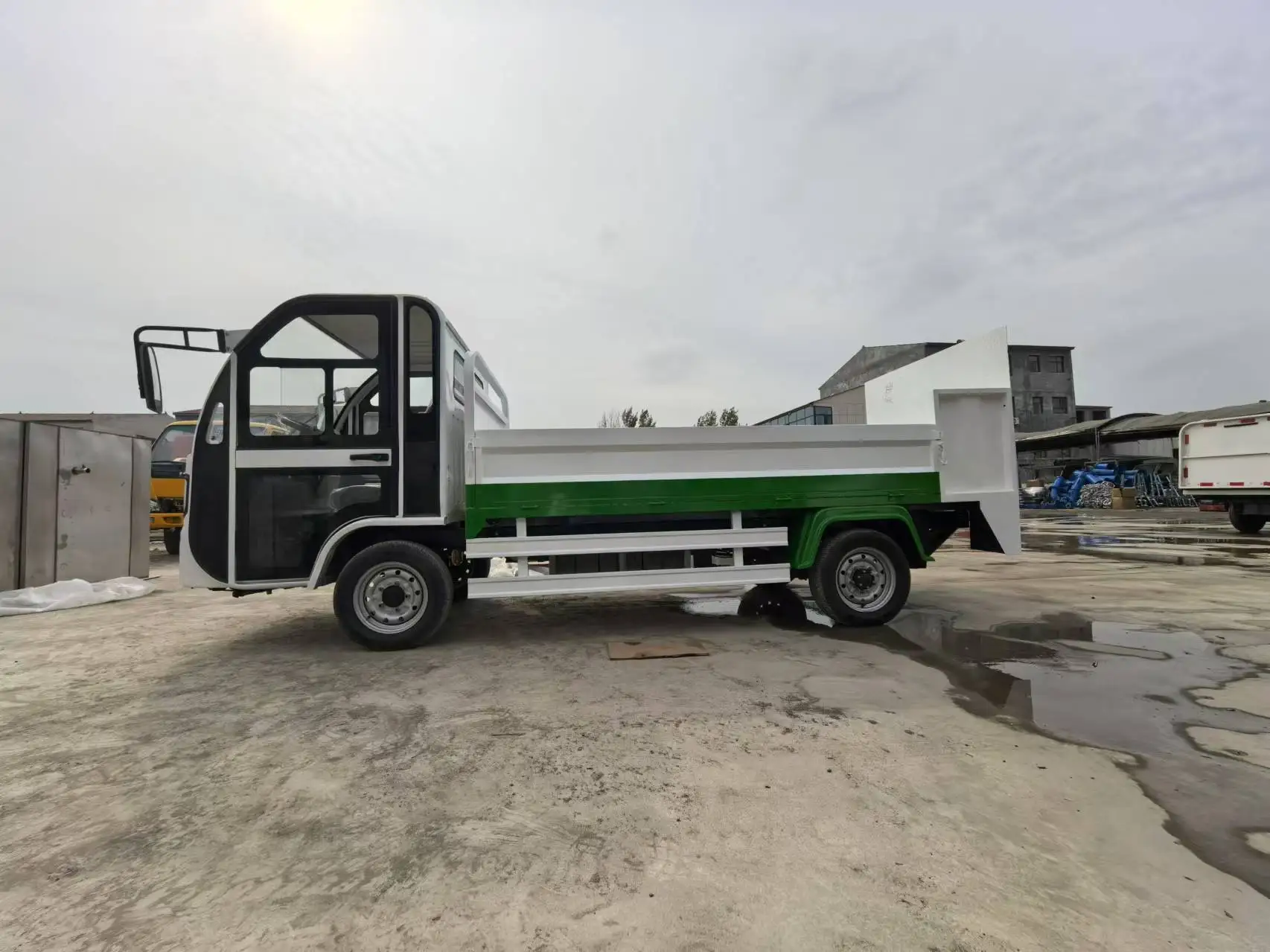 Современный новейший Электрический грузовой фургон с просторной зоной для городских грузовых перевозок и логистических решений