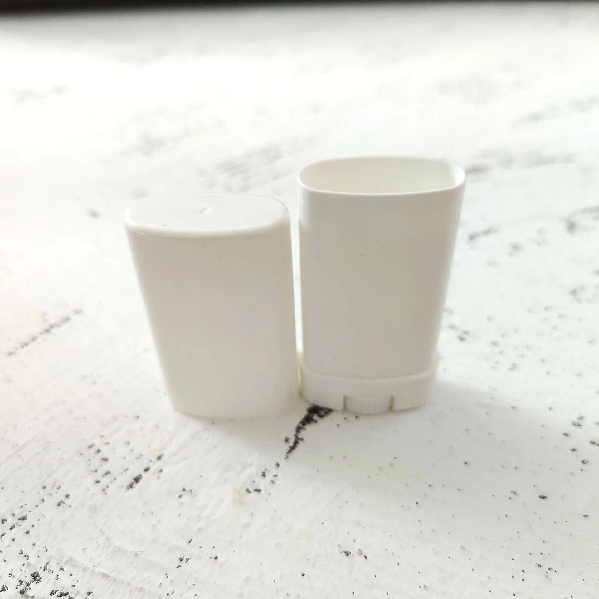 15g plastic empty deodorant stick container round twist up tubes packaging for deodorant stick