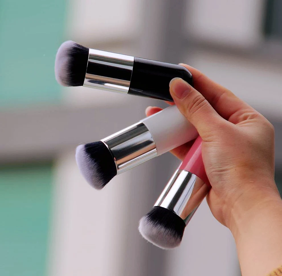Custom Wholesale Single Chubby Foundation Makeup Brush Vegan Fluffy Hair Flat Kabuki Powder BB Cream Brush