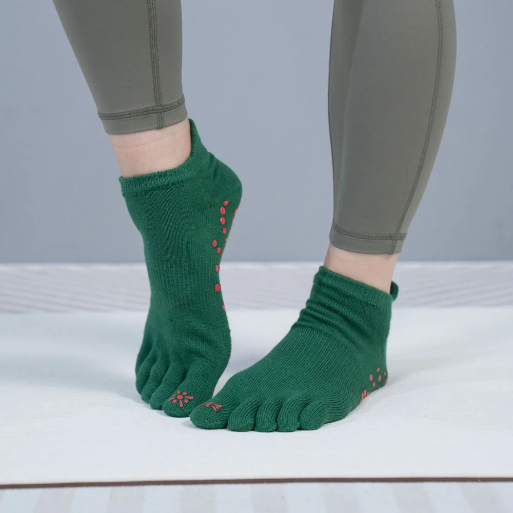 Hot Sale Wholesale  Green White Cotton Breathable Yoga Pilates Sports Woman Custom Stylish Non-Slip Grip Five Finger Toe Socks