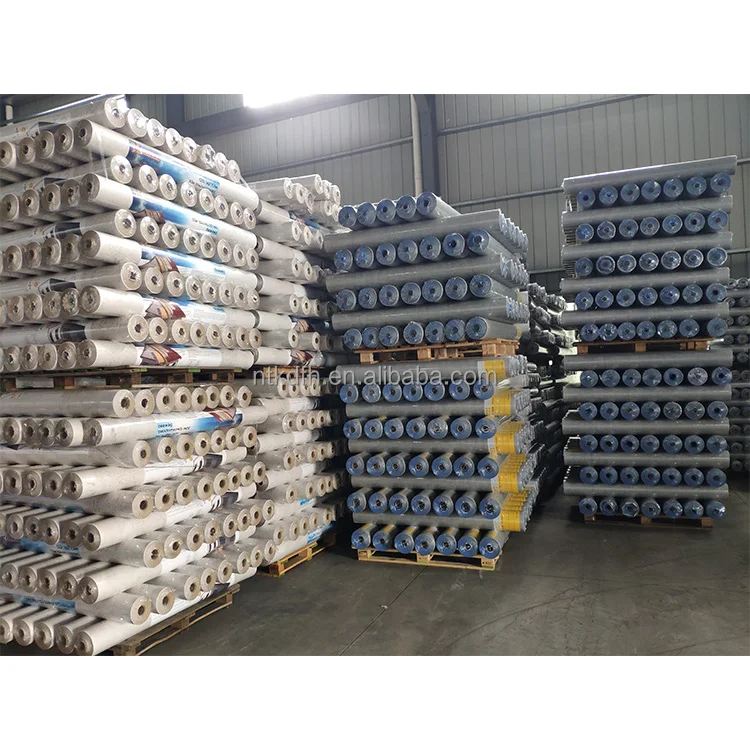 Wood frame roof with polypropylene material 100 grams of waterproof vapor insulation film