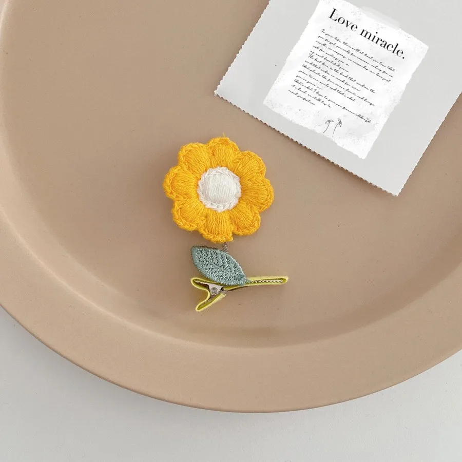2023 Daily Three-Dimensiona Elasticity Hair Accessories Matte Plastic Colorful Fashion Flower Shape Hair Claw Clips For Girls