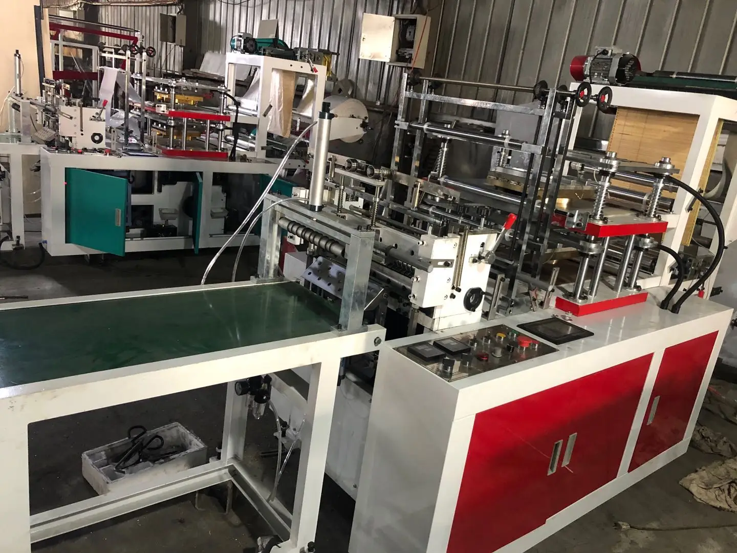 Сток высокая скорость 300 шт/мин дешевый тип двухслойная пластиковая HDPE CPE перчатка делая машину цена с горячим штифтом