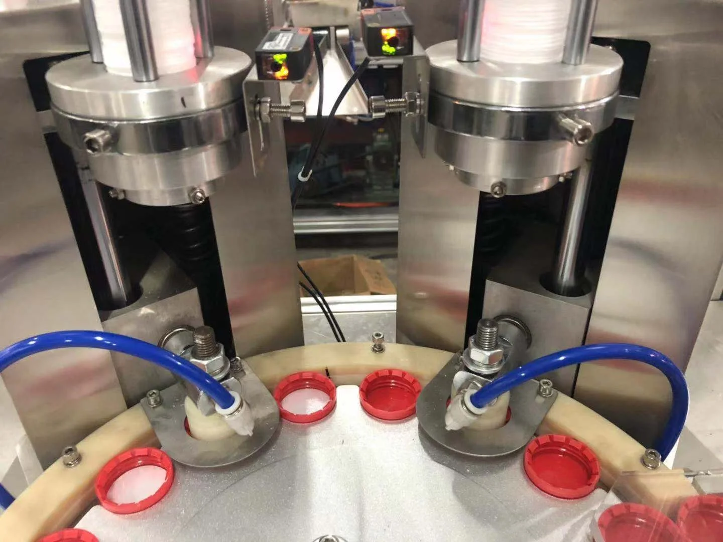 cap wadding machine cap lining machine  glue machine