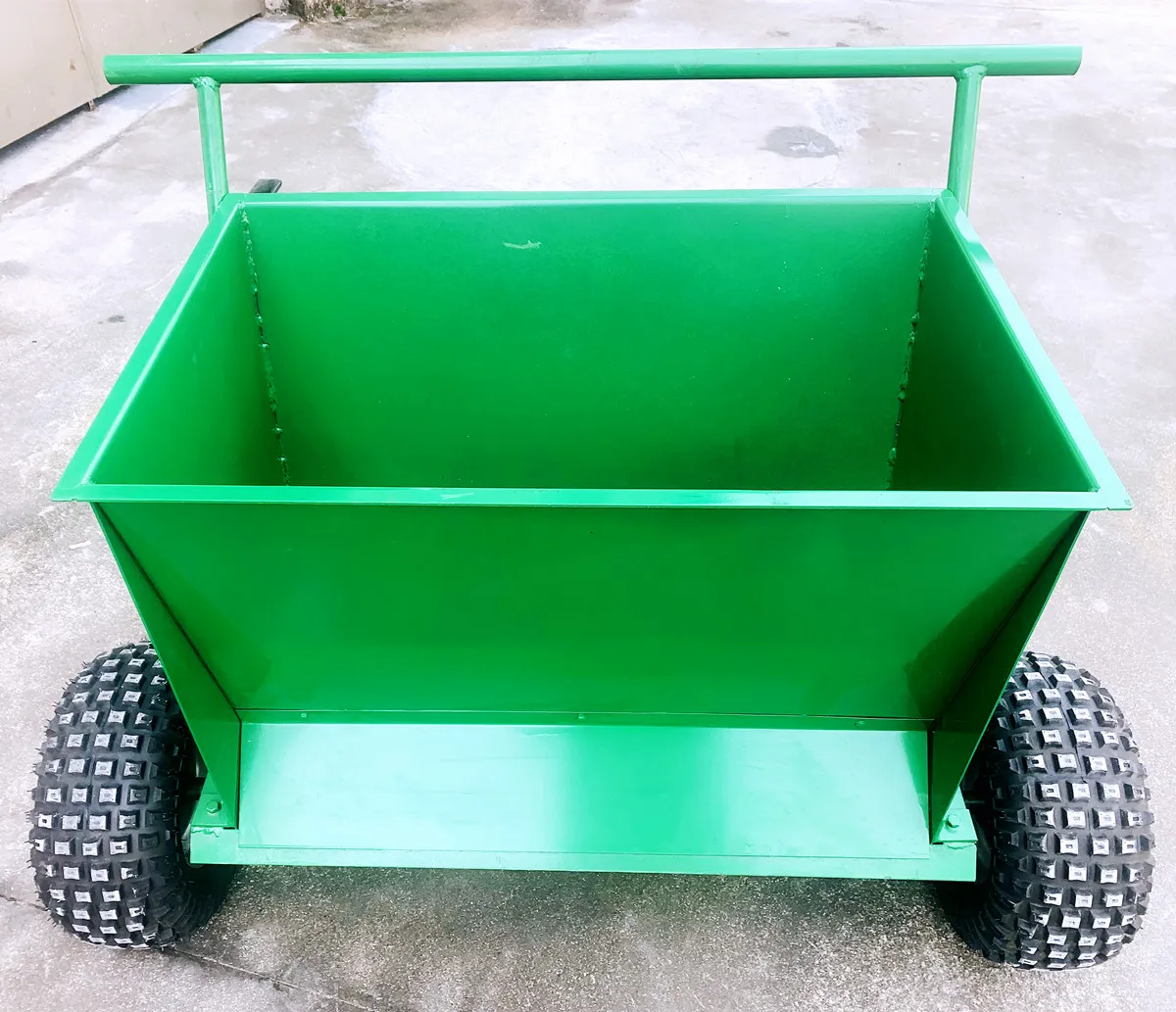 Sand and rubber dropper machine  for spreading infill(sand and rubber granules) on artificial grass
