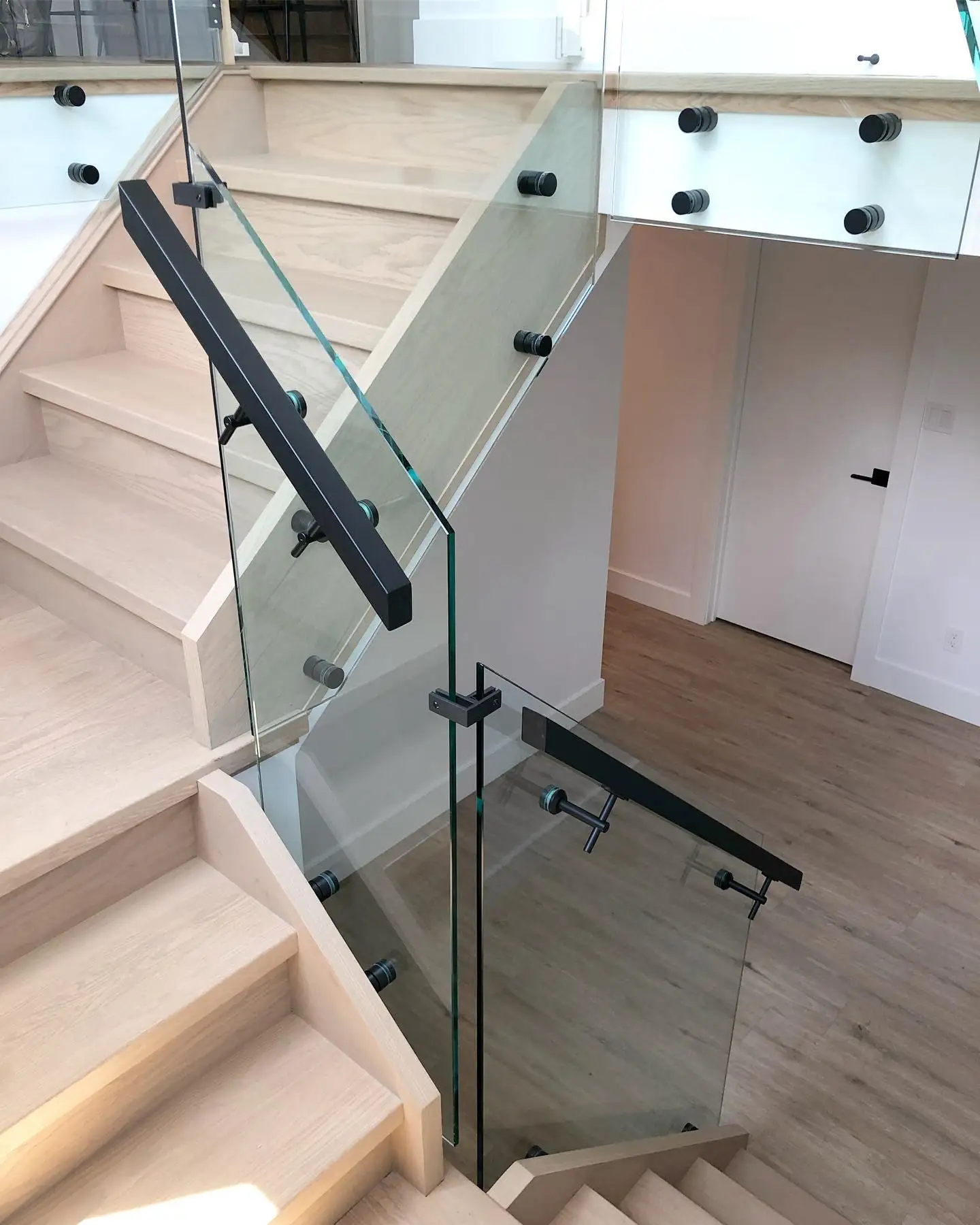 YL  hot sales glass railing saddle square solid  installation handrail brackets