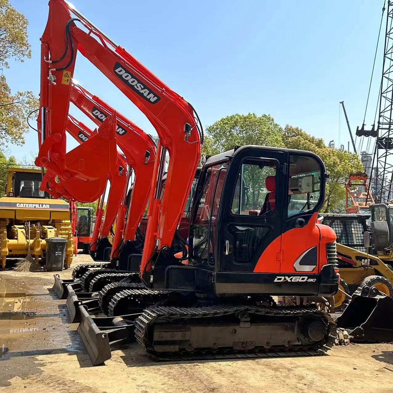 DOOSAN  second hand DX60-9C excavator in very good condition and cheap price low hours on sale