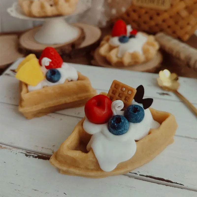 Handmade Private Label Logo Soy Wax Scented Birthday Cake Art Candles Molds Blueberry Waffle Dessert Candle Novelty Candles
