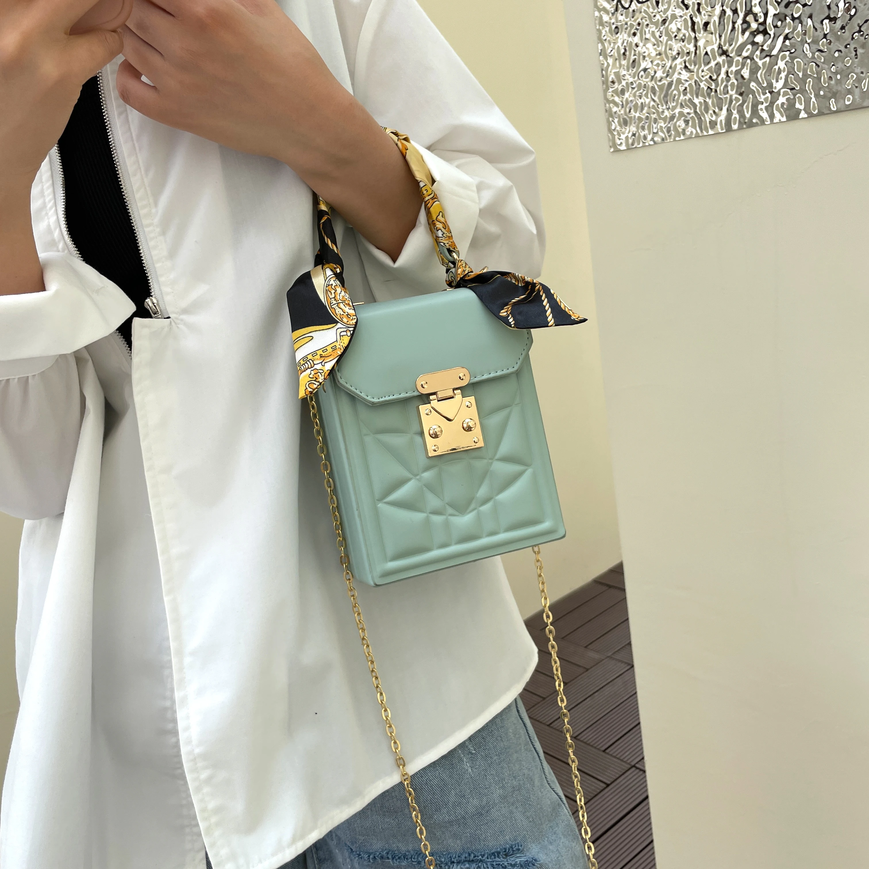 2022 New Summer Scarf Top Handle Fashion Box Bag Chain Lady Crossbody Purse Handbag