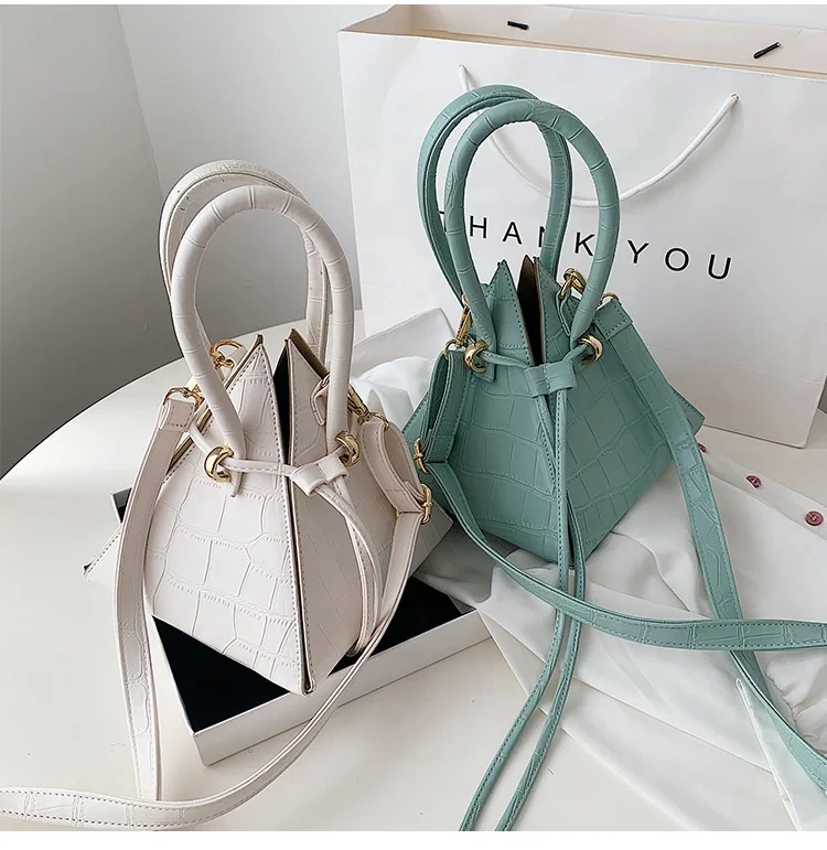 2021Fashion Croco Pattern 2 Way Carry Unique Pyramid PU Crossbody Handbag with Extendable Closure and Shoulder Strap