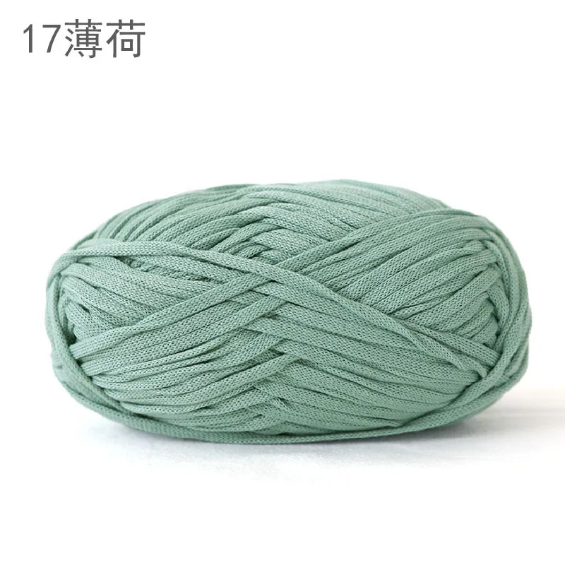 Spot wholesale 100% polyester macrame cord tshirt yarn with crochet hook 4 buyers polyester monofilament yarn