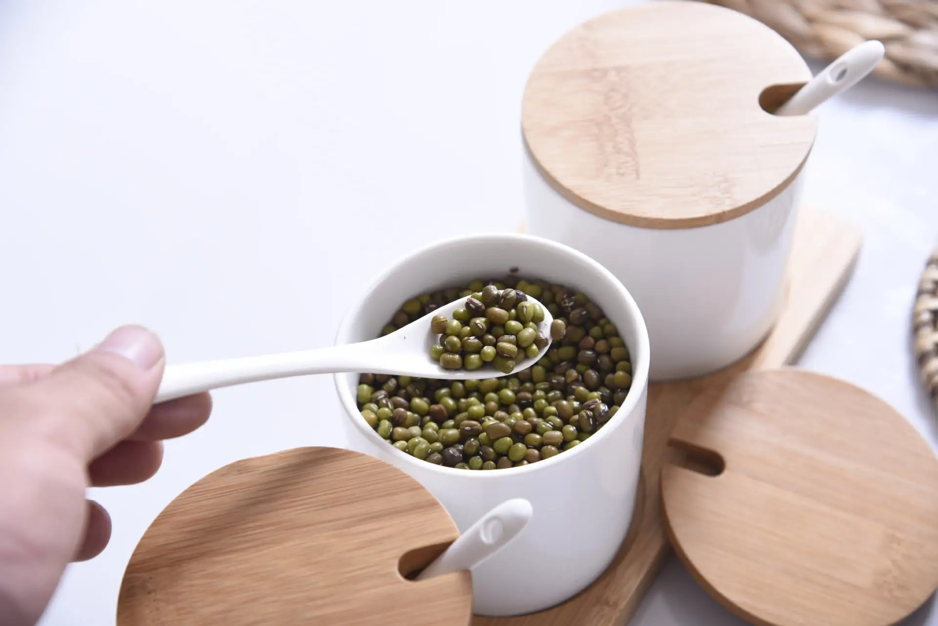 Nordic Kitchen Creative Ceramic three-piece set of Seasoning Jars With Spoon and Wooden Tray