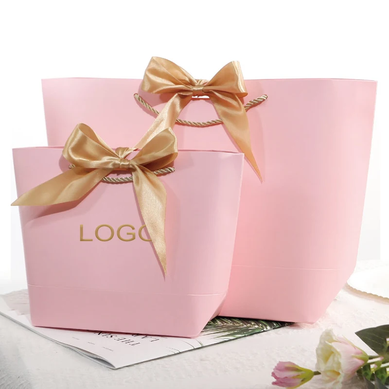 Luxury Black Art Paper Shopping Bags Custom Gold Foil Stamping with Your Logo for Shoes Fur Recyclable Cardboard Paper