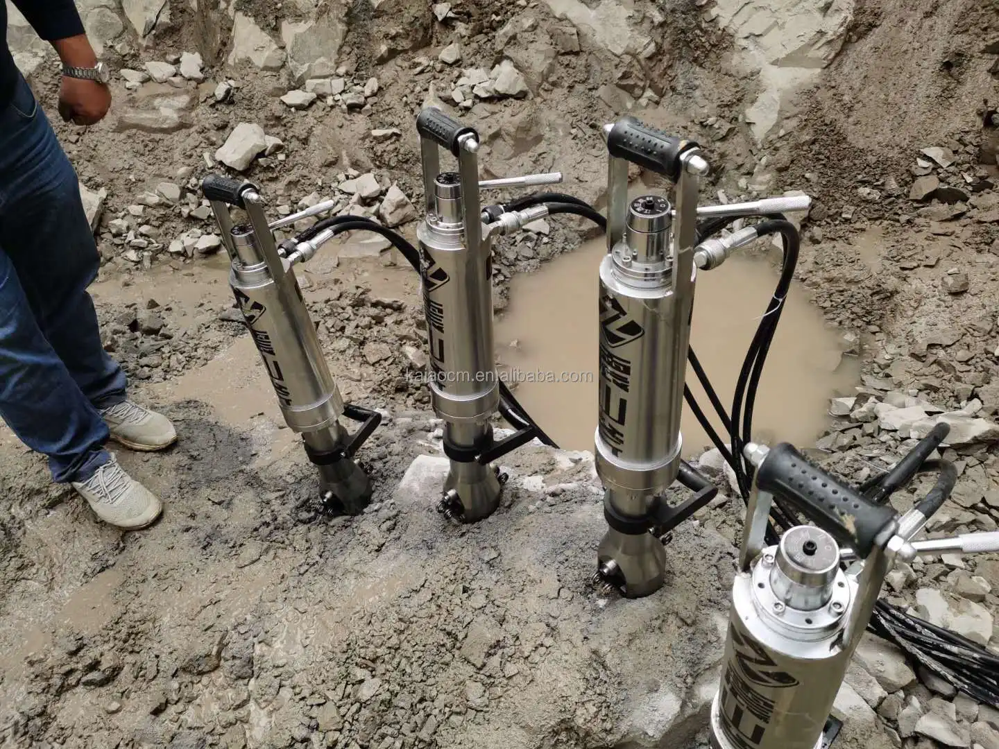 China Manufacturer Multi Engine Portable Hand-Held Operate Hydraulic Rock Splitter Wedge For Sale