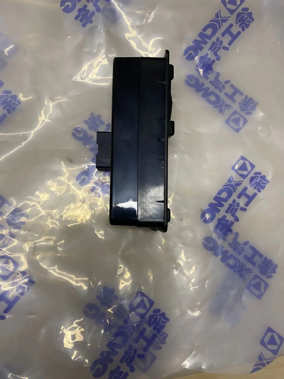 Hot sale Truck cab  Window lifter switch  for  HANVAN 37WLAM111-46120  Truck parts