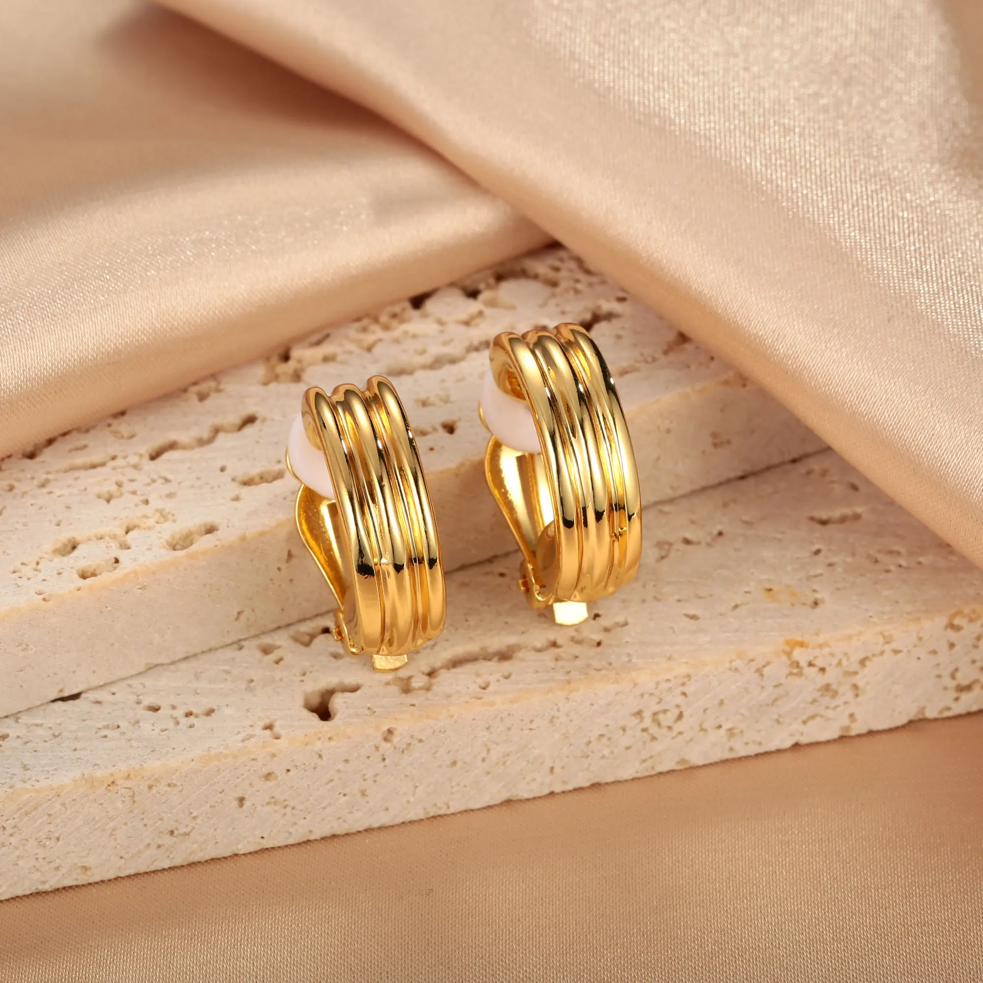 Copper clip pin gold earring clip on earrings non pierced for women wholesale price clip on hoop earring without piercing woman