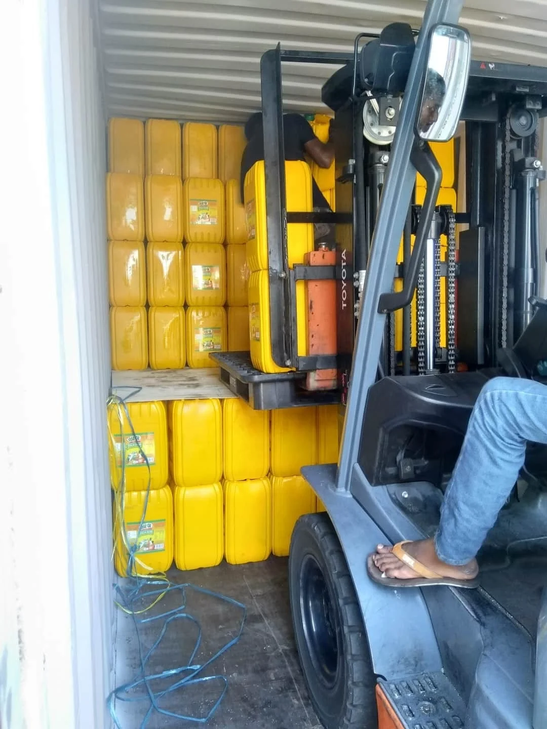 Vegetable Cooking Oil Suppliers from Malaysia/vegetable Refine Palm Oil Cp8 Wood Oil Malaysia from MY;4 99.99 Purity AA Grade