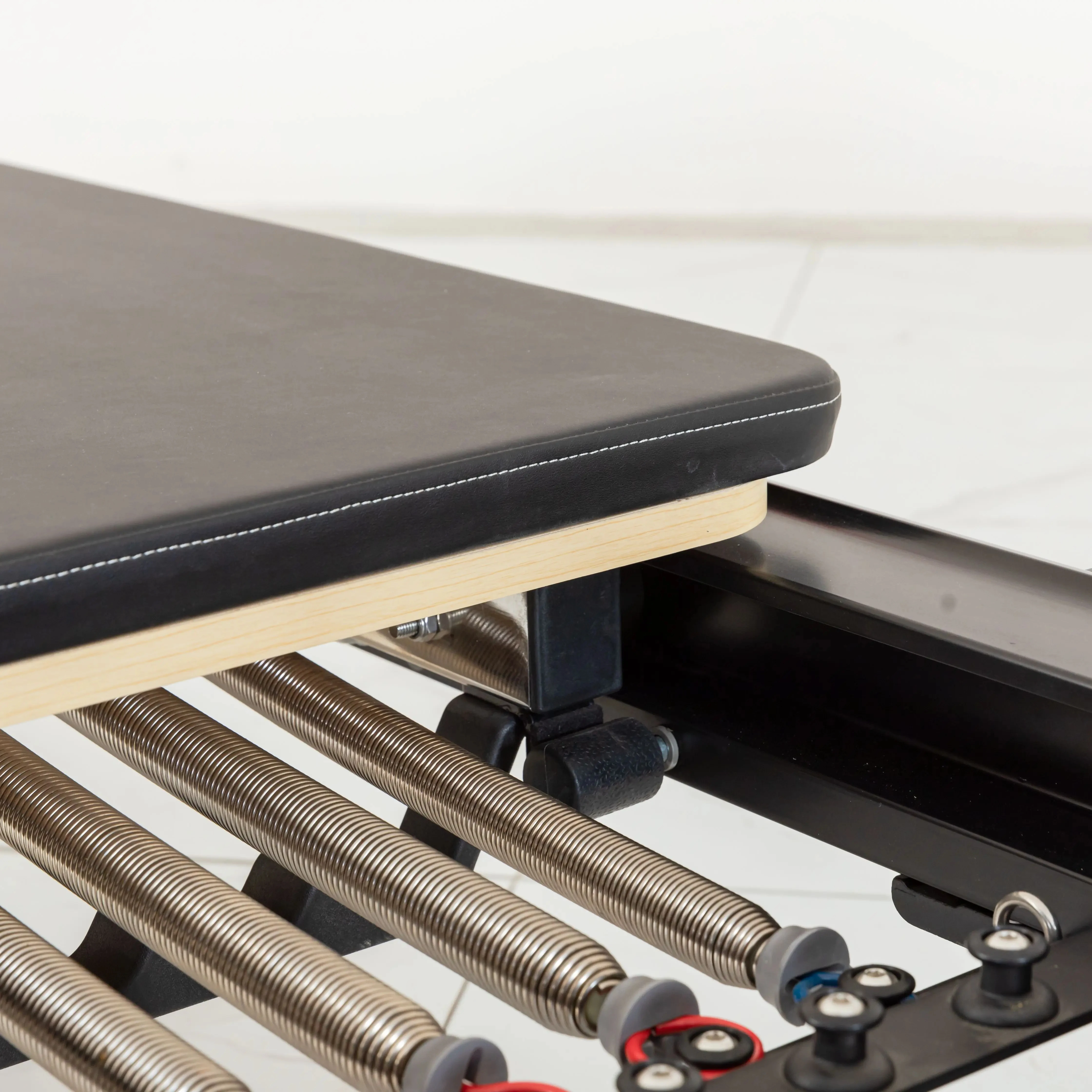 Factory price white core bed Balanced reformer white frame Plank Bars Aluminum pilates reformer