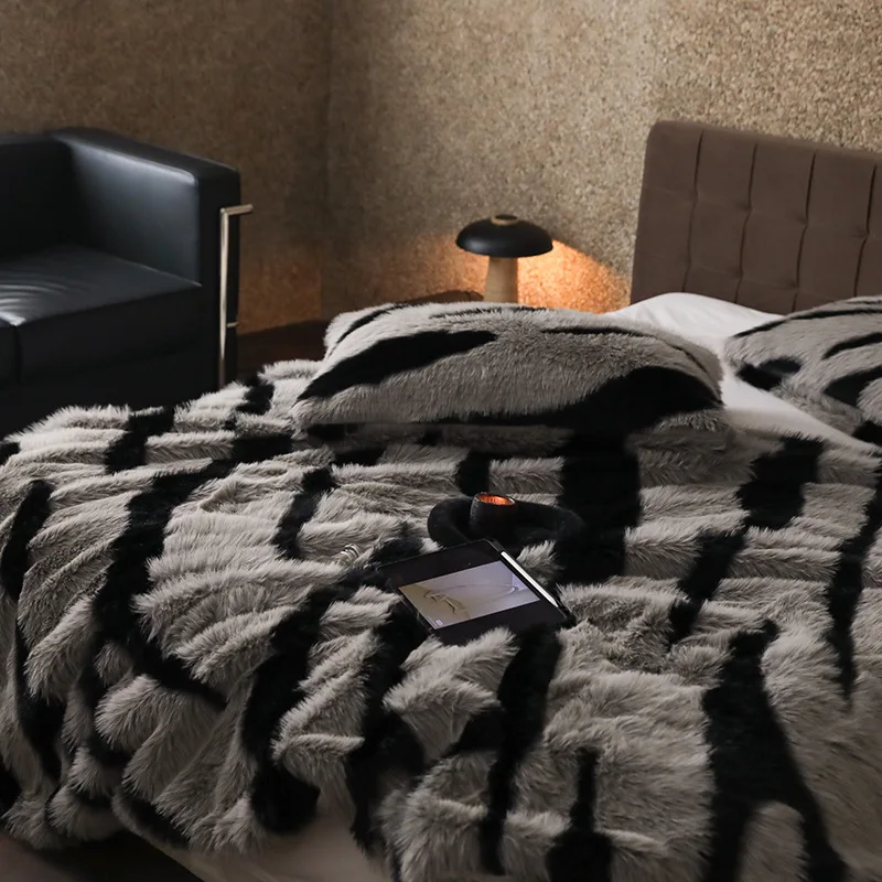 Brand New Light Luxury Blanket Altan Imitation Fox Fur Milk Blanket Thickened Warm Feather Blanket For Baby