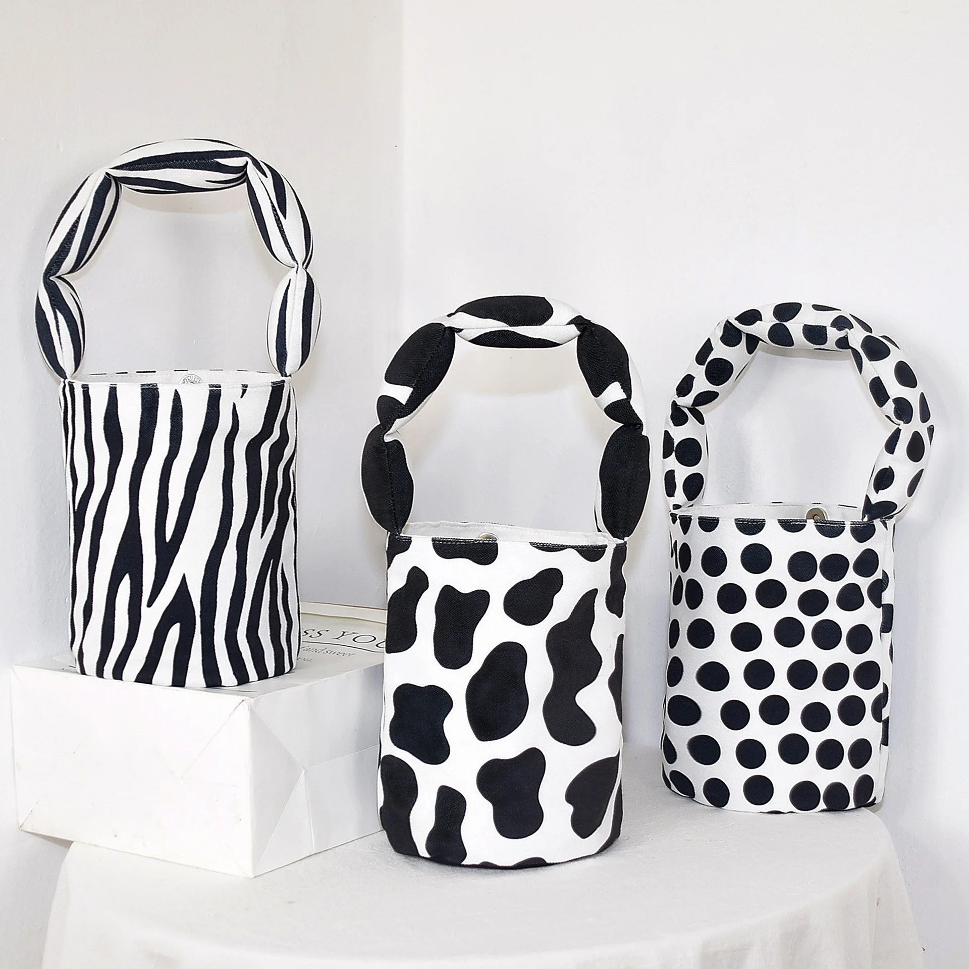 2022 New Handbag Canvas Small Cow Wave Dot Bucket Cute Girl Handbag Bento Bag