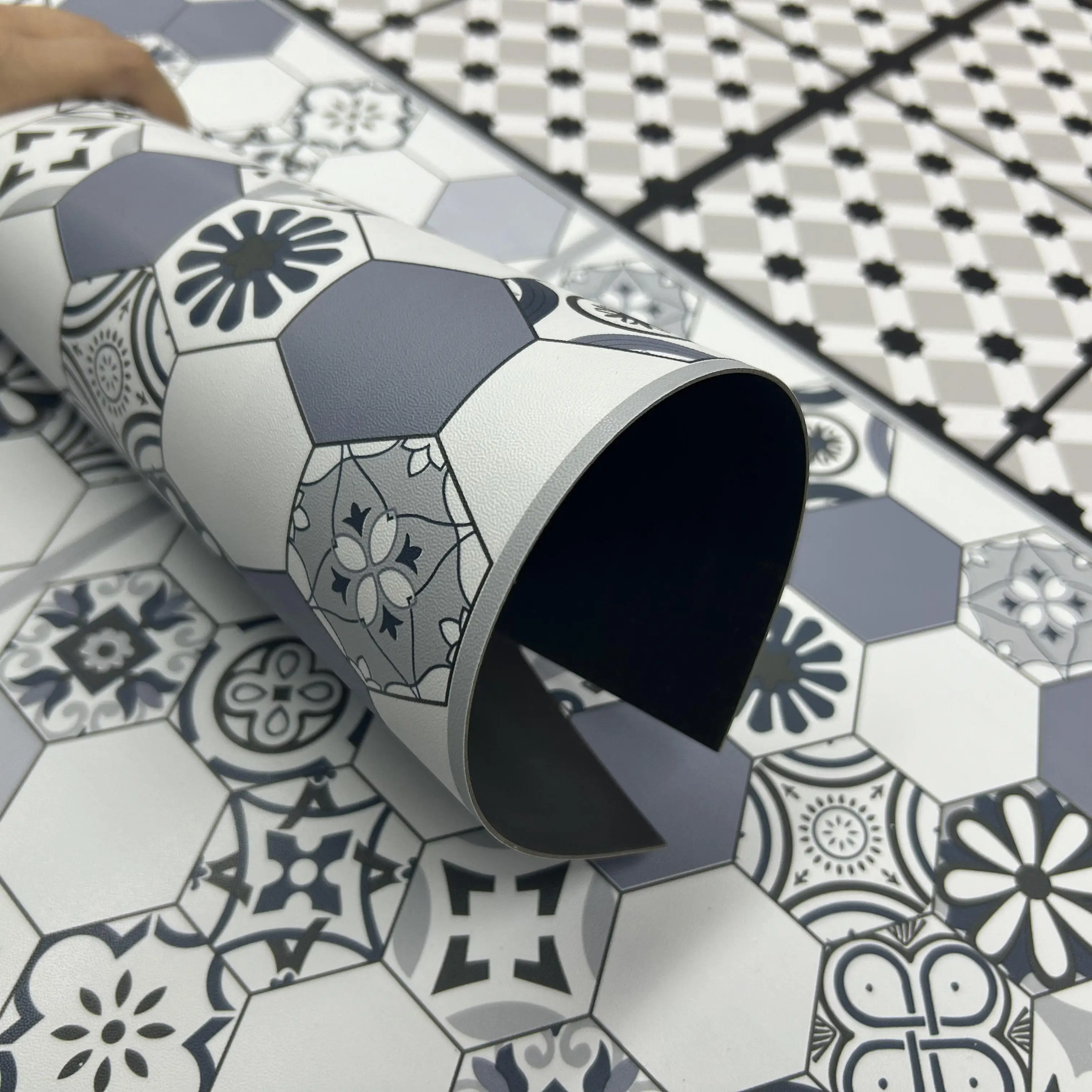 Victorian Style Pvc Floor Tiles Self Adhesive House Decoration Interior Vinyl Sheet Waterproof Adhesive Tiles For Bathroom