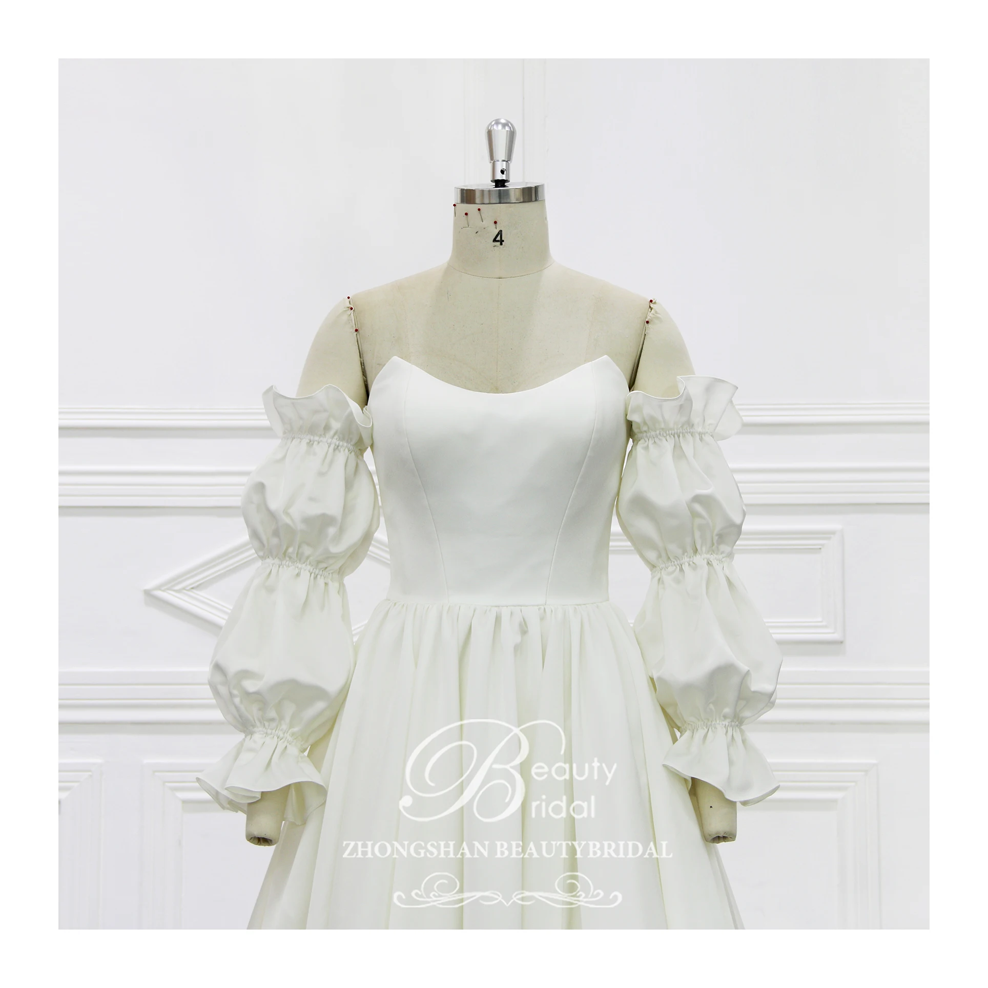 Свадебные платья простые атласные трапециевидная юбка с пышными рукавами и вырезом-лодочкой