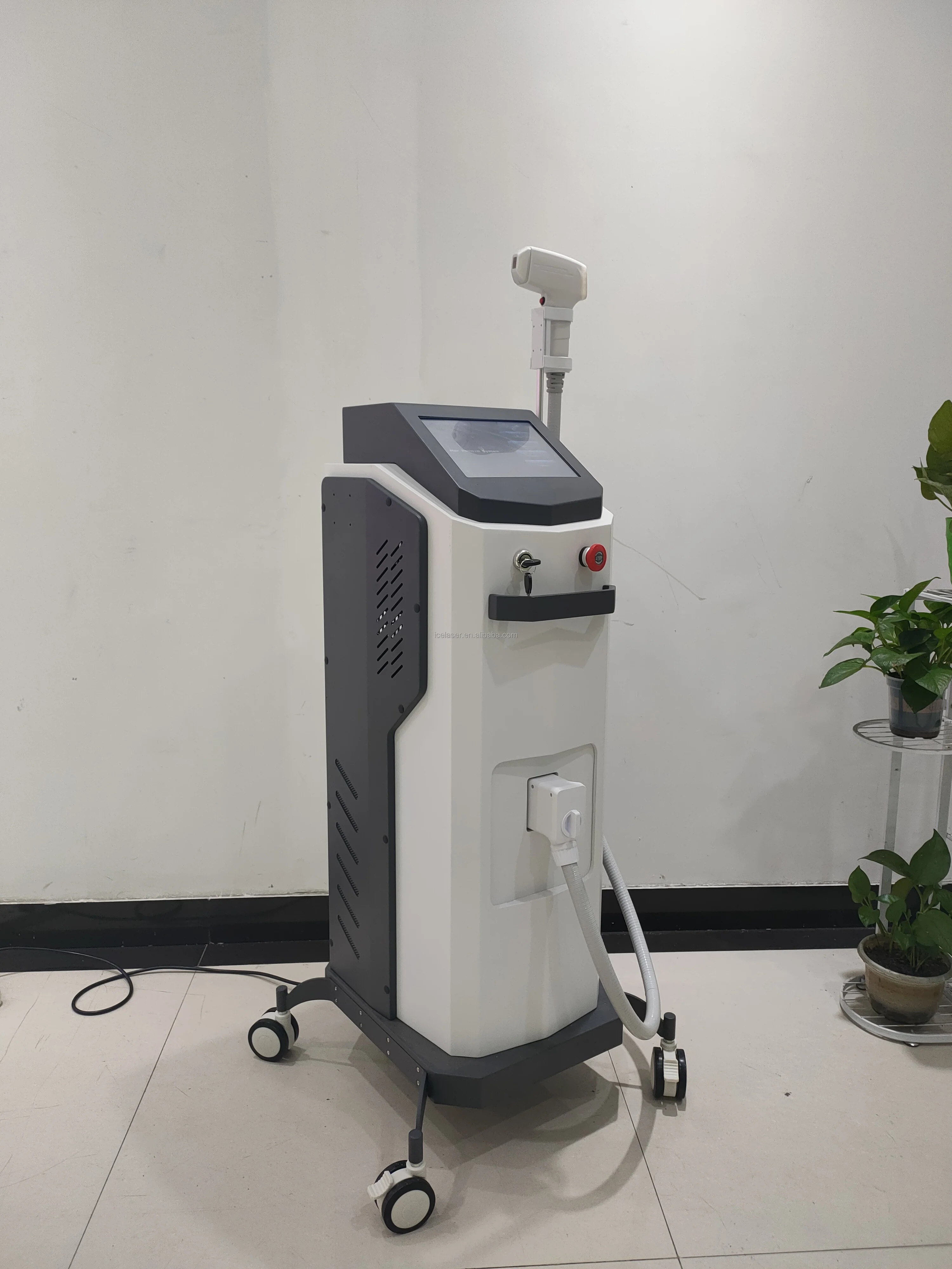 2023 New Laser Hair Removal Equipment Germany Laser Bar 808nm Diode Laser Machine with LCD