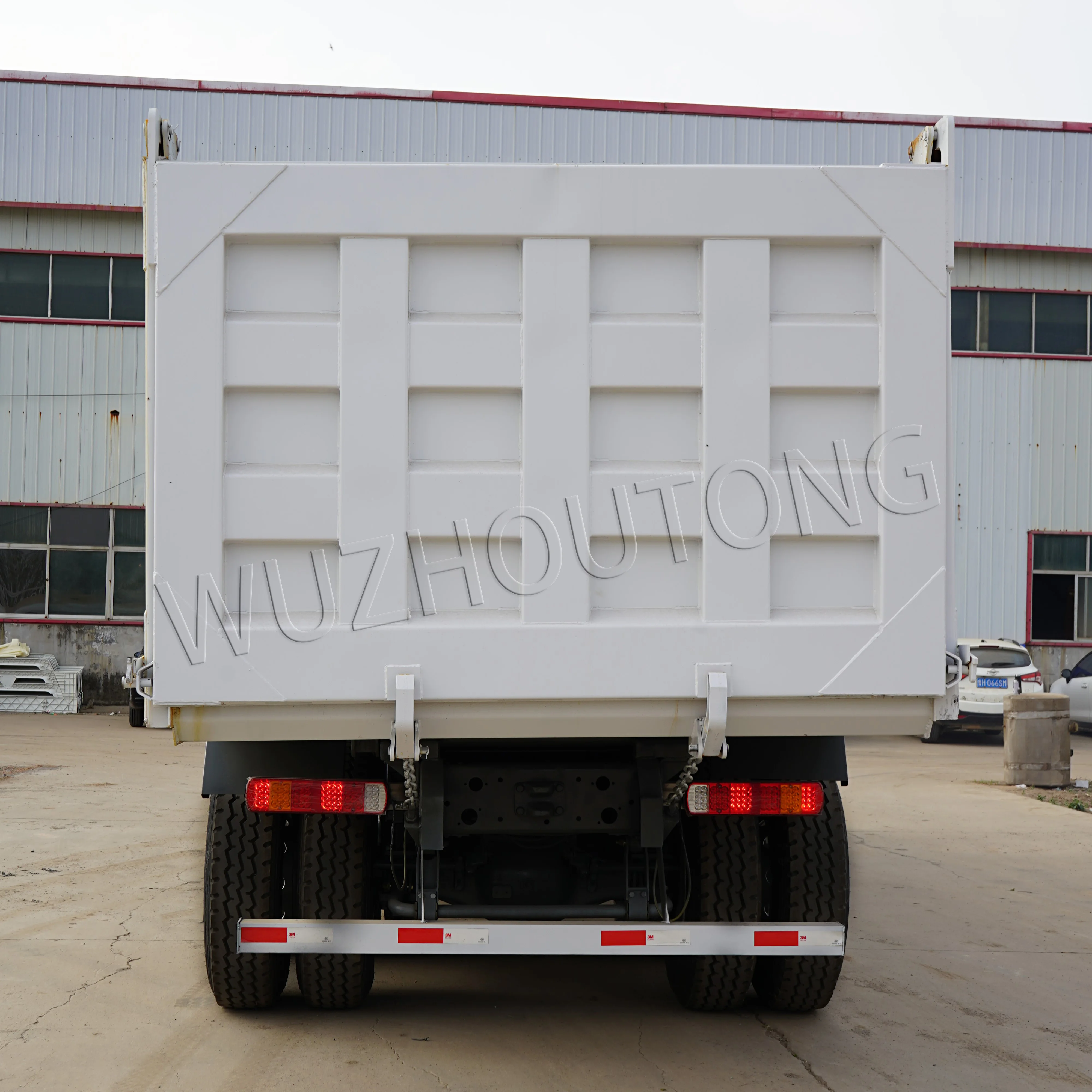 HOWO 8X4/6X4 Dump Truck 375HP Weichai Engine Komatsu Make HW19710 Transmission Euro 3 Emission Standard 30t Gross Vehicle Weight