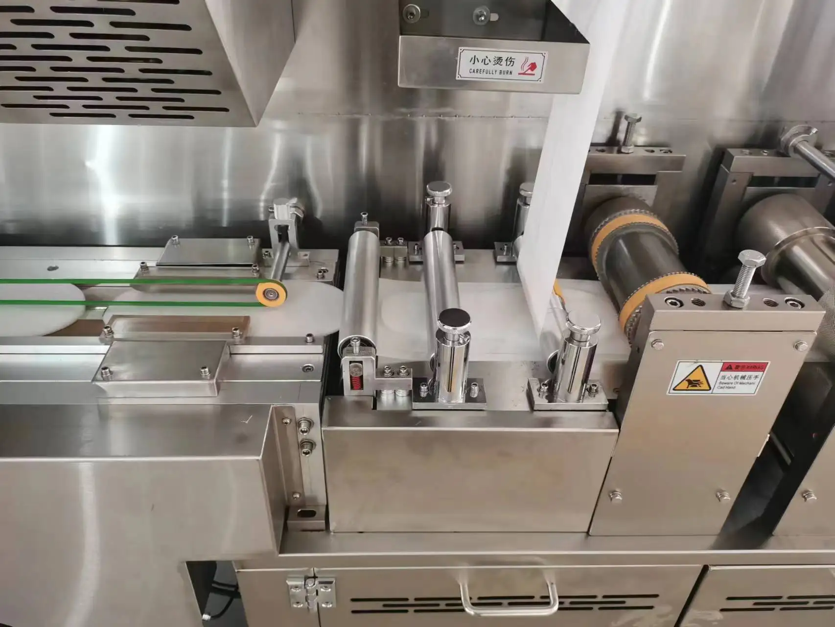 New Type Ultrasonic Eco-Friendly  Machine For Making Hotel Slipper/Machinery For Making Customize Logo Non Woven Slipper