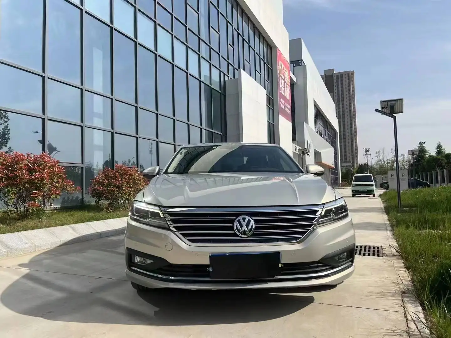 V-olkswagen Lavida In Stock 2 Wheel Drive Automatic Sedan 2023 Vehicles Max Speed 188km/h Wholesale Price And Very Cheap  Car
