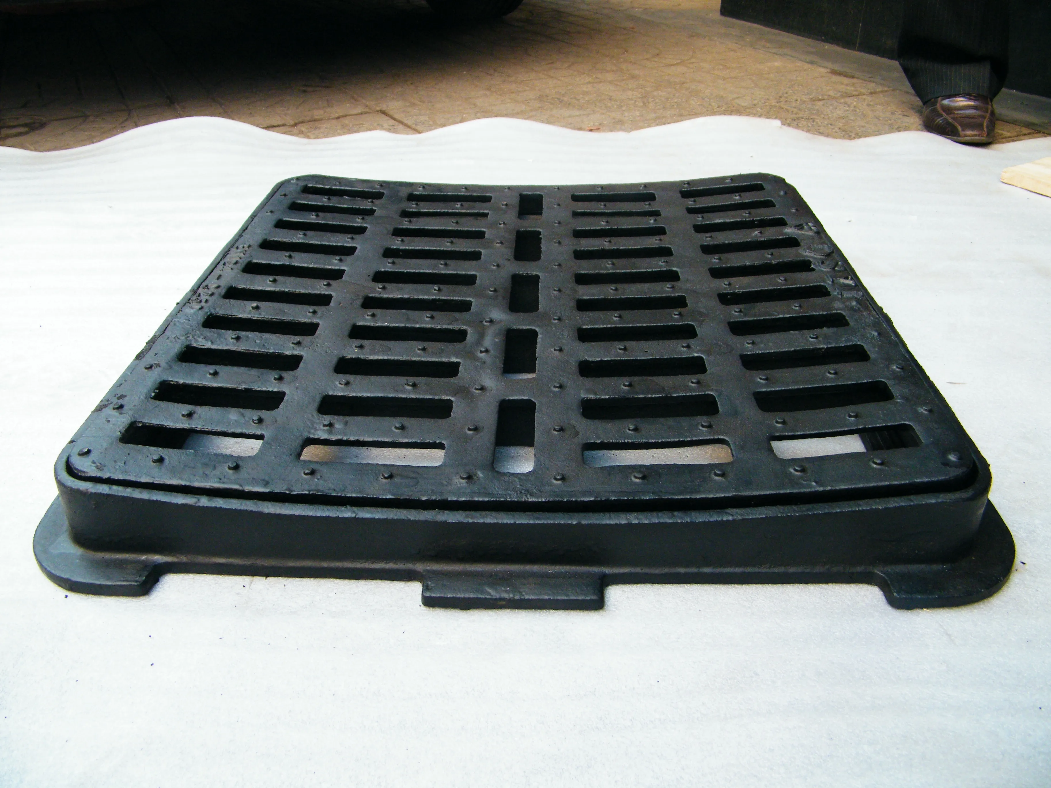 SYI Ductile Iron C250 Medium Duty Gully Grating With Flat Top Or v-Shape Top