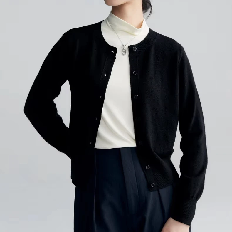 Women Crew Neck Long Sleeves Cardigan W/button At Front Made Of Extra Fine Merino Wool Knitted Sweater